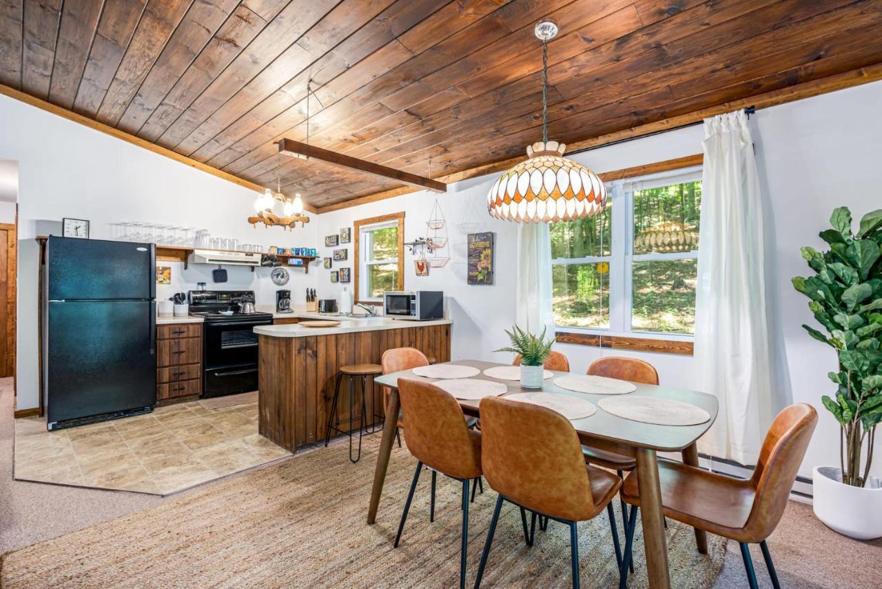 Secluded W Hot Tub, Fire Pit, Deck & Updated Wifi Great Cacapon Luaran gambar