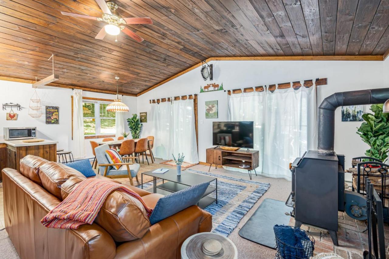 Secluded W Hot Tub, Fire Pit, Deck & Updated Wifi Great Cacapon Luaran gambar