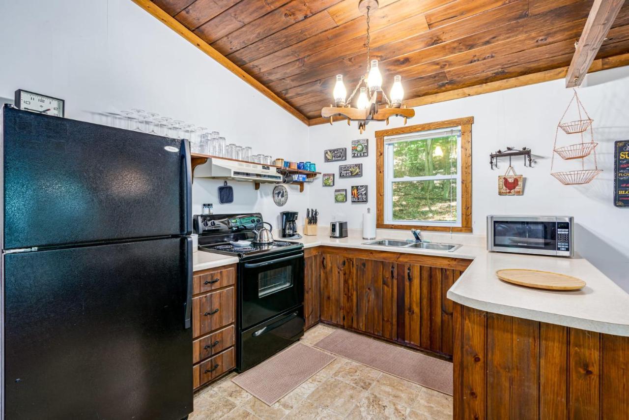 Secluded W Hot Tub, Fire Pit, Deck & Updated Wifi Great Cacapon Luaran gambar