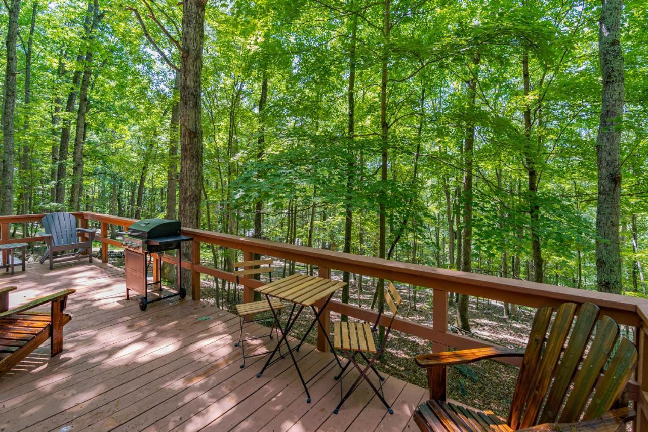 Secluded W Hot Tub, Fire Pit, Deck & Updated Wifi Great Cacapon Luaran gambar