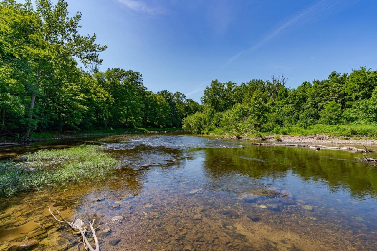 Secluded W Hot Tub, Fire Pit, Deck & Updated Wifi Great Cacapon Luaran gambar