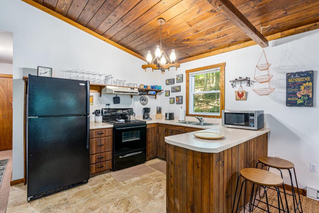 Secluded W Hot Tub, Fire Pit, Deck & Updated Wifi Great Cacapon Luaran gambar
