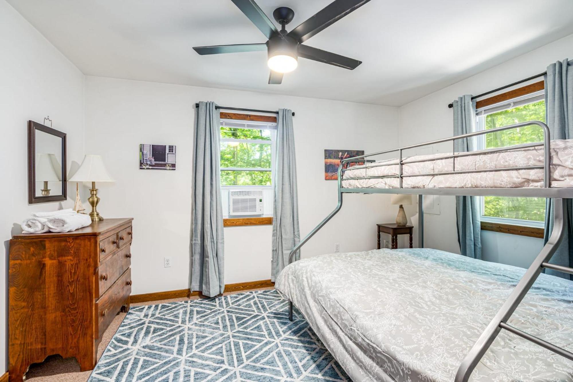 Secluded W Hot Tub, Fire Pit, Deck & Updated Wifi Great Cacapon Luaran gambar
