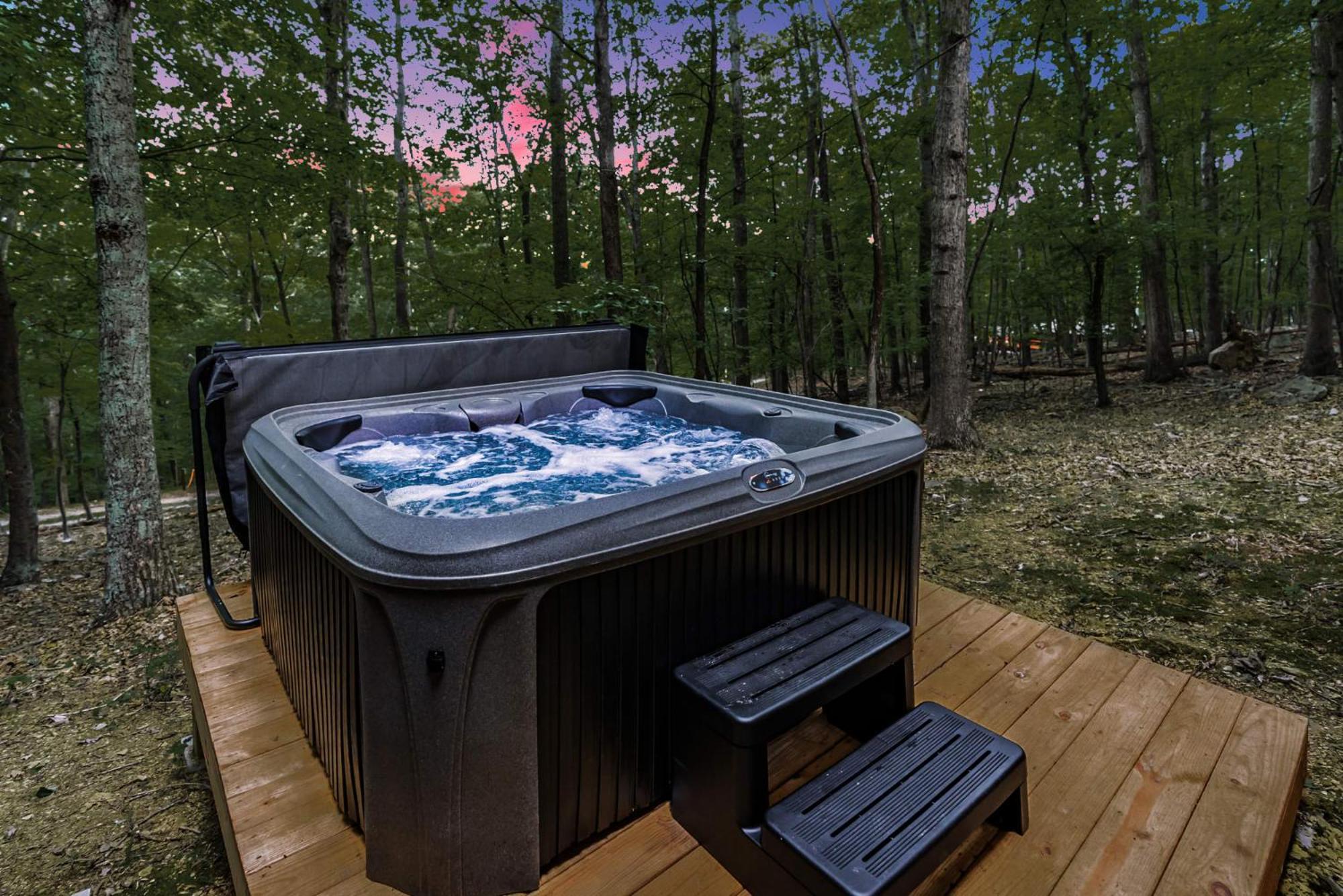 Secluded W Hot Tub, Fire Pit, Deck & Updated Wifi Great Cacapon Luaran gambar