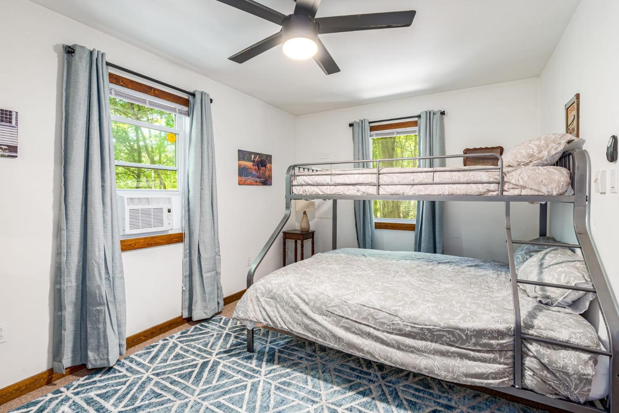 Secluded W Hot Tub, Fire Pit, Deck & Updated Wifi Great Cacapon Luaran gambar