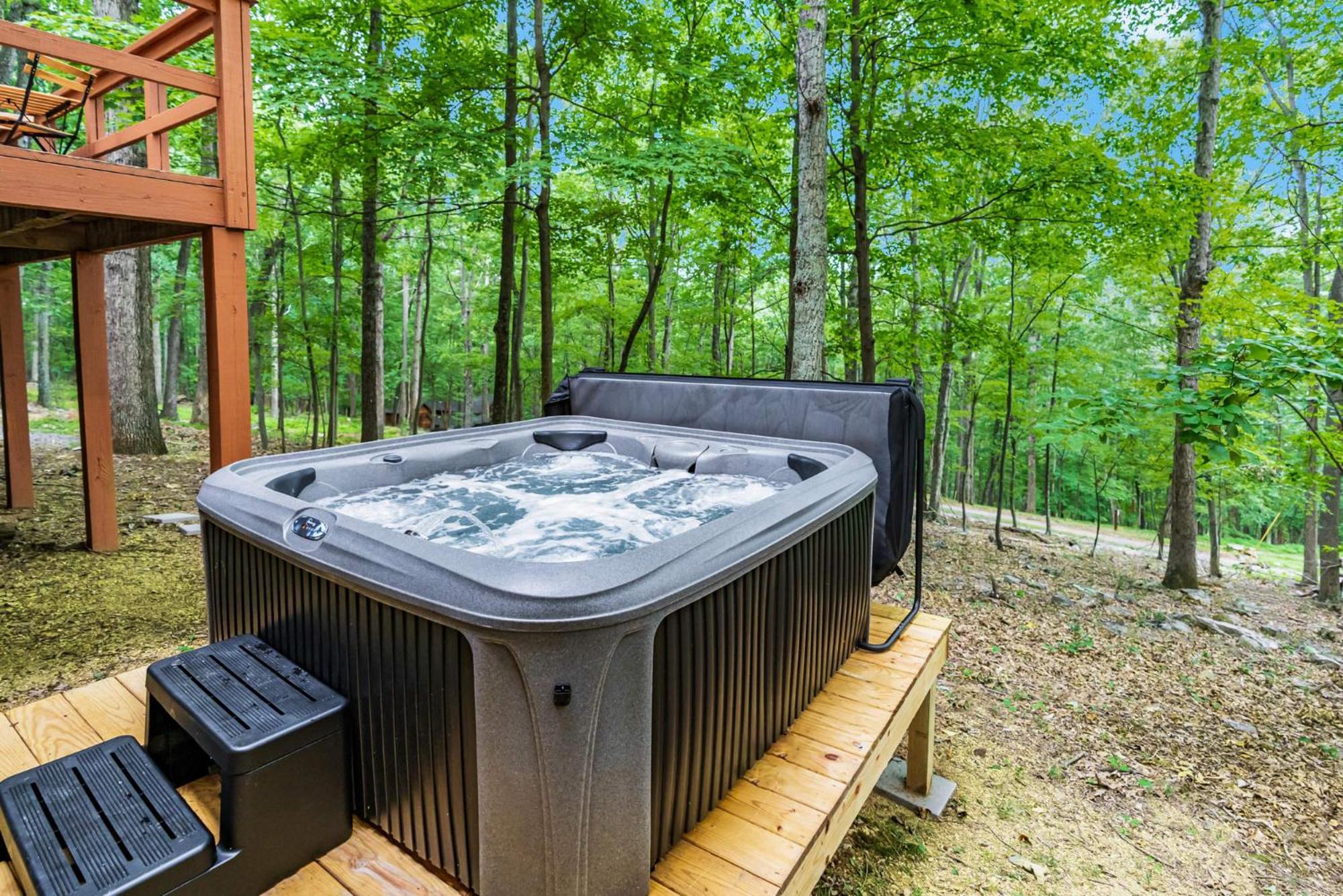 Secluded W Hot Tub, Fire Pit, Deck & Updated Wifi Great Cacapon Luaran gambar
