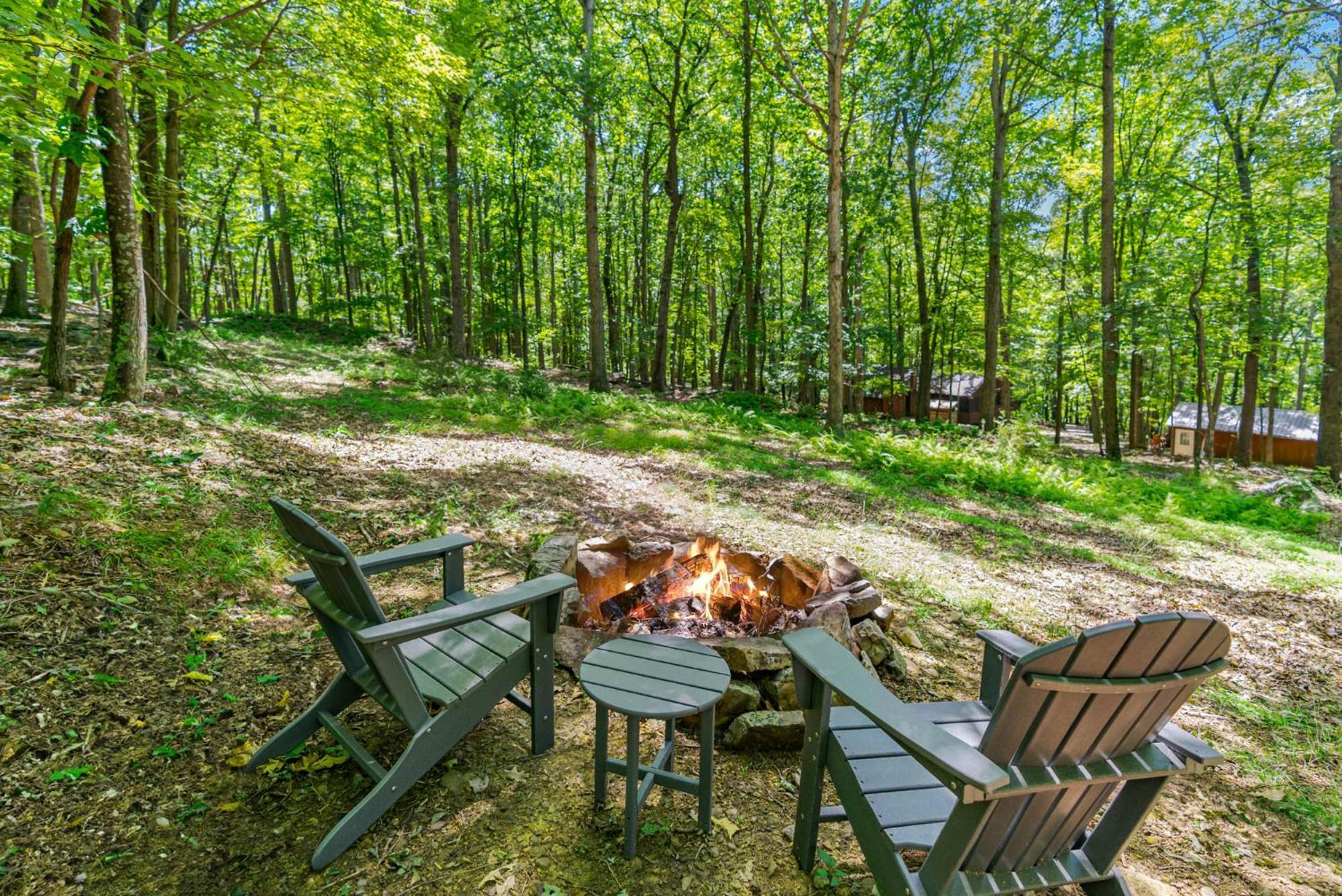 Secluded W Hot Tub, Fire Pit, Deck & Updated Wifi Great Cacapon Luaran gambar